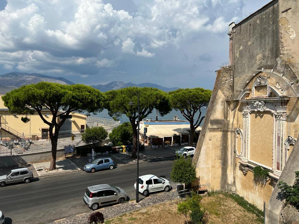 Casa di charlie Apartment Gaeta Bagian luar foto